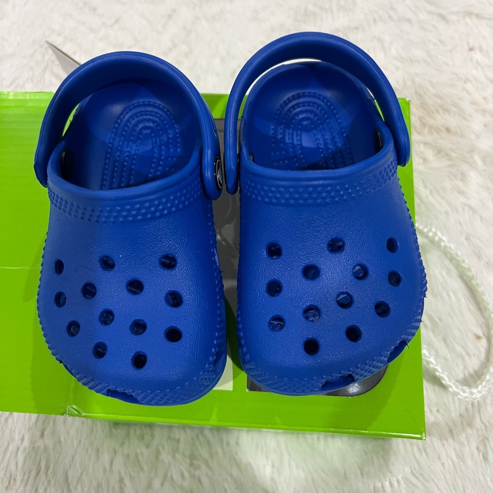 Infant blue Crocs size 2/3